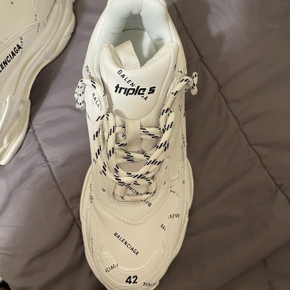 Selling my two pairs of Balenciagas.. if anyone is interested just let me know. - Picture 2 of 14